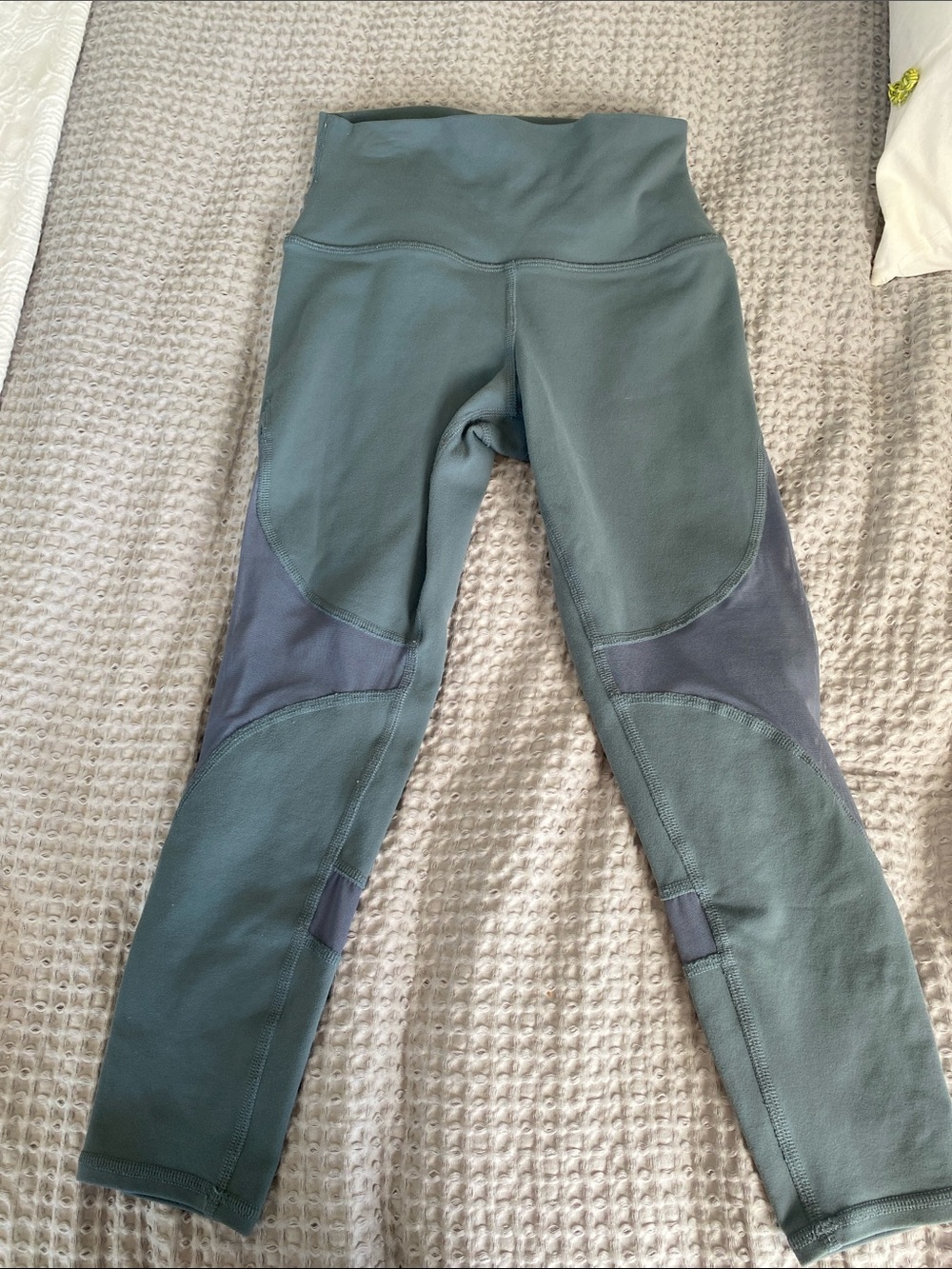 ALO Yoga  High-Rise Leggings in Sage and Slate
